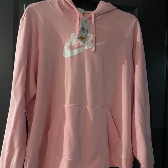 Women’s Nike sportswear
Large Logo - Picture 1 of 4